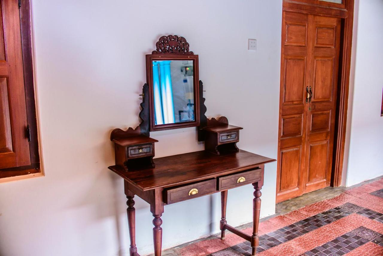 Thambu Illam Hotel Jaffna Kültér fotó